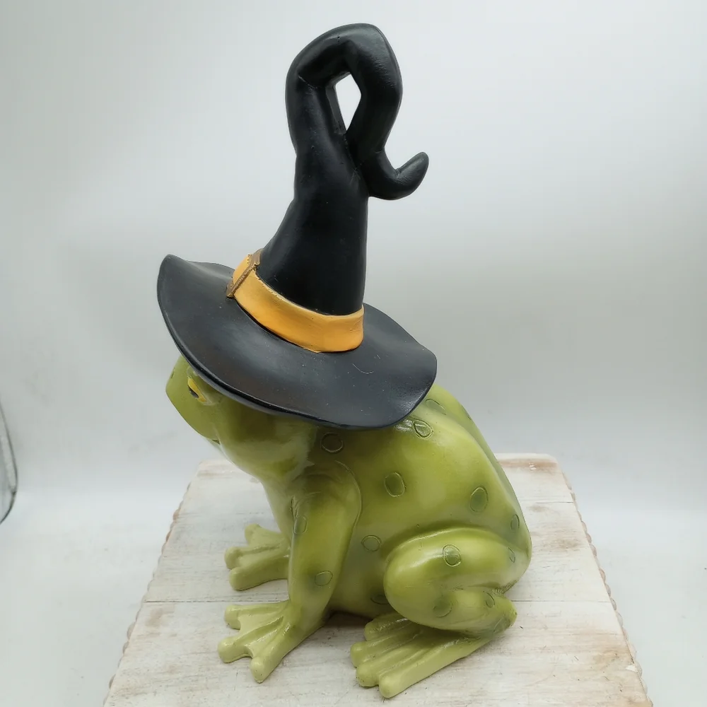 Halloween Frog With Witch Hat